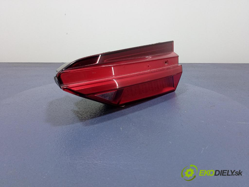 Audi A6 2020 svetlo / reflektor zad Prava: Vnútri: 4K5945076