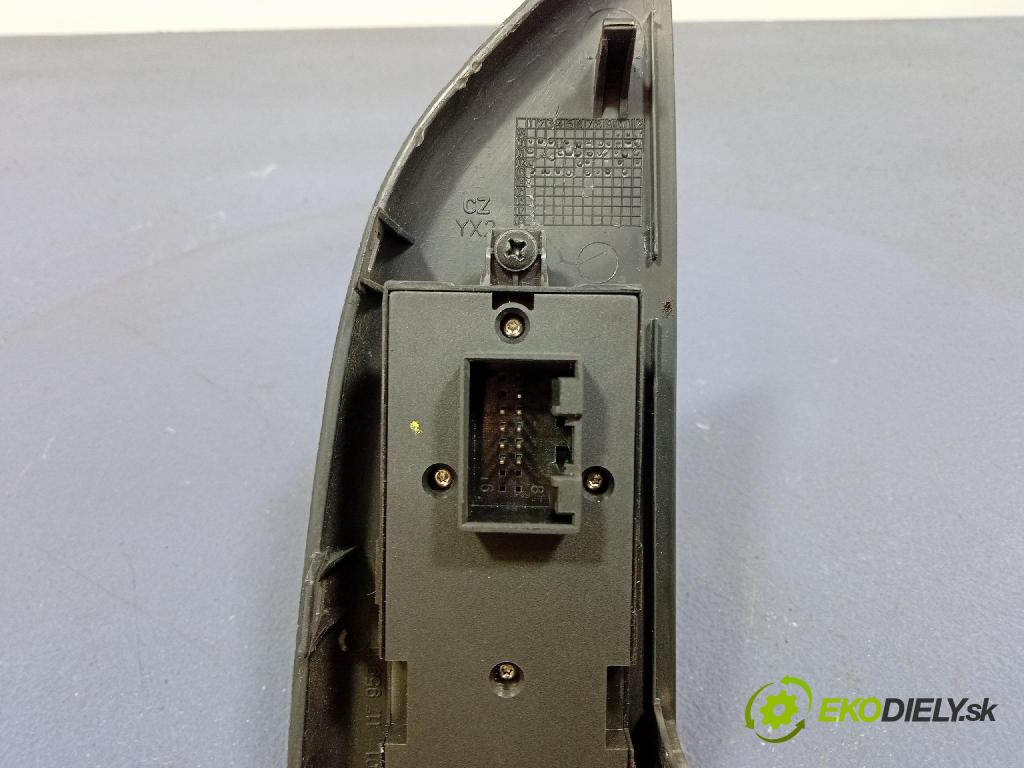 Skoda Fabia 2004 prepínač Okná: