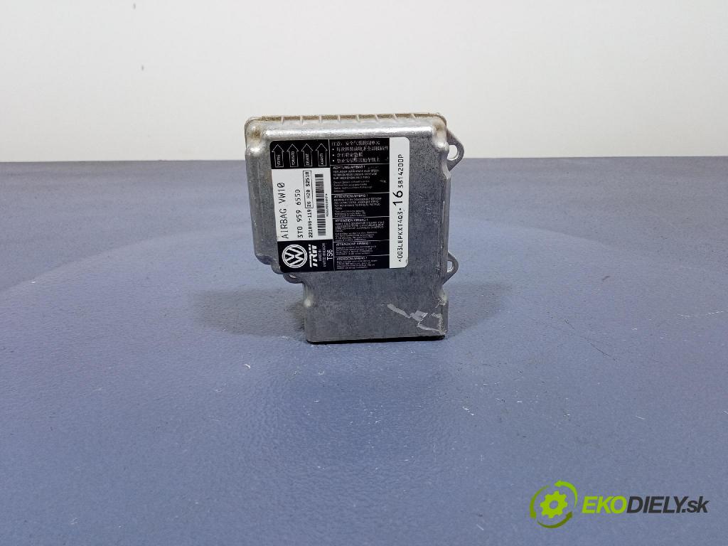 Skoda Superb 2014 kokpit,pristrojová doska