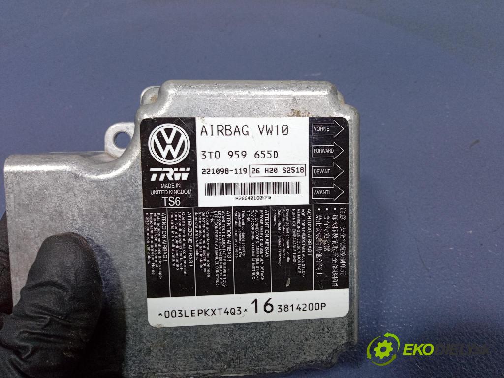 Skoda Superb 2014 kokpit,pristrojová doska 