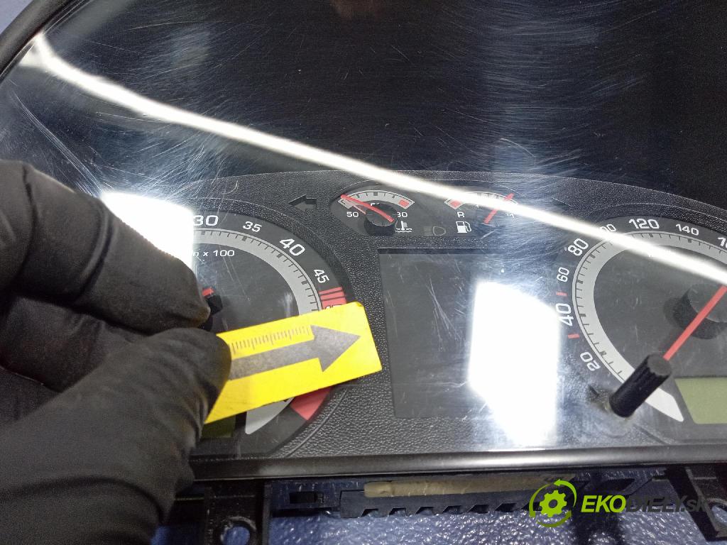 Skoda Fabia 2004 prístrojovka/ budíky 6Y0920870S