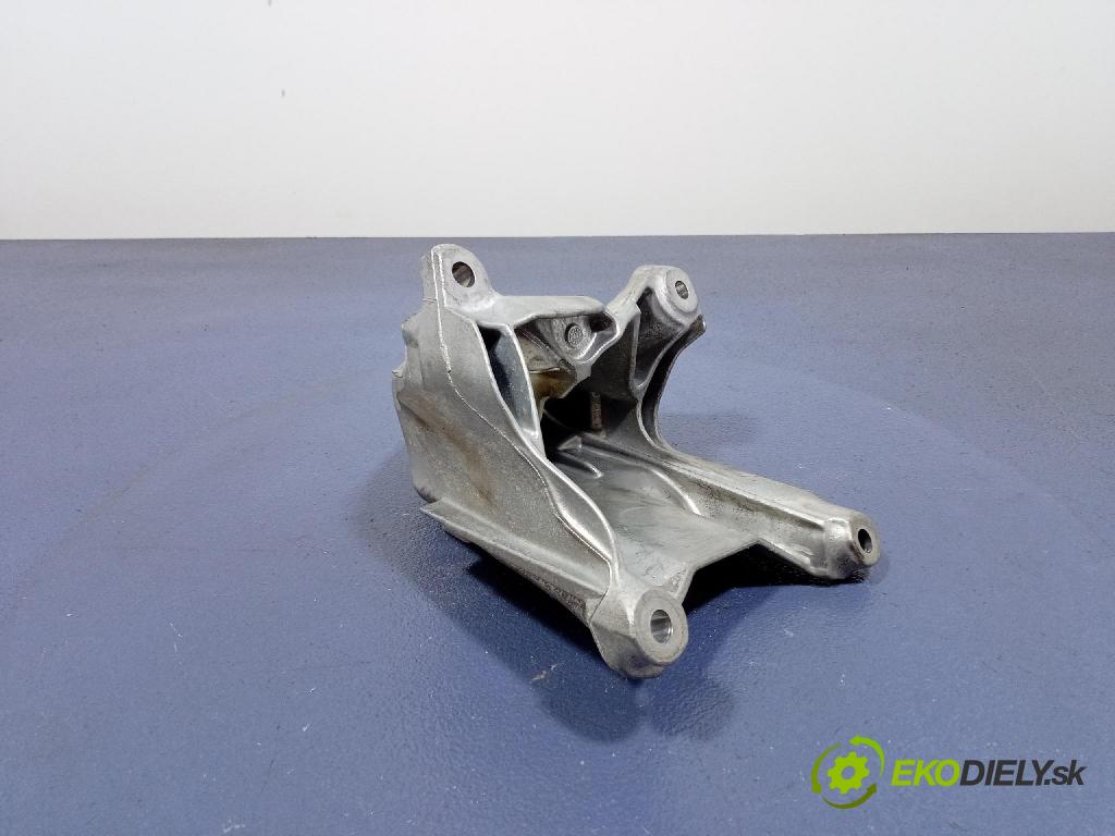 Audi A6 2020 Vankúš/: držiak Motor: 4M0199307BN