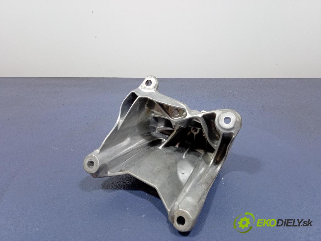 Audi A6 2020 Vankúš/: držiak Motor: 4M0199307BN