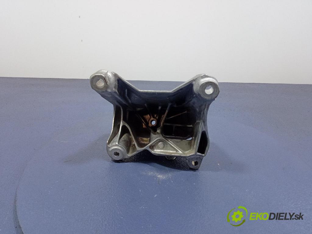 Audi A6 2020 Vankúš/: držiak Motor: 4M0199307BN