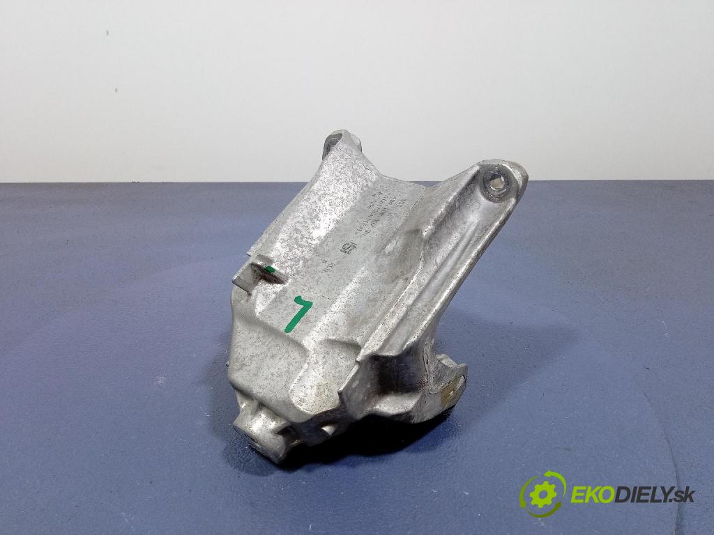 Audi A6 2020 Vankúš/: držiak Motor: 4M0199307BN