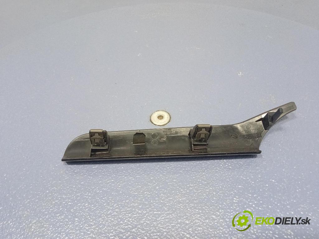 Skoda Superb 2014 lišta Dekoratívne: Vnútri: 3T1858418A