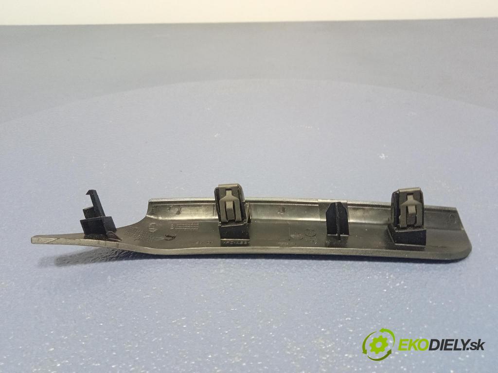 Skoda Superb 2014 lišta Dekoratívne: Vnútri: 3T1858418A