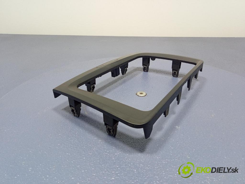 Skoda Superb 2014 lišta Dekoratívne: Vnútri: 3T0858069