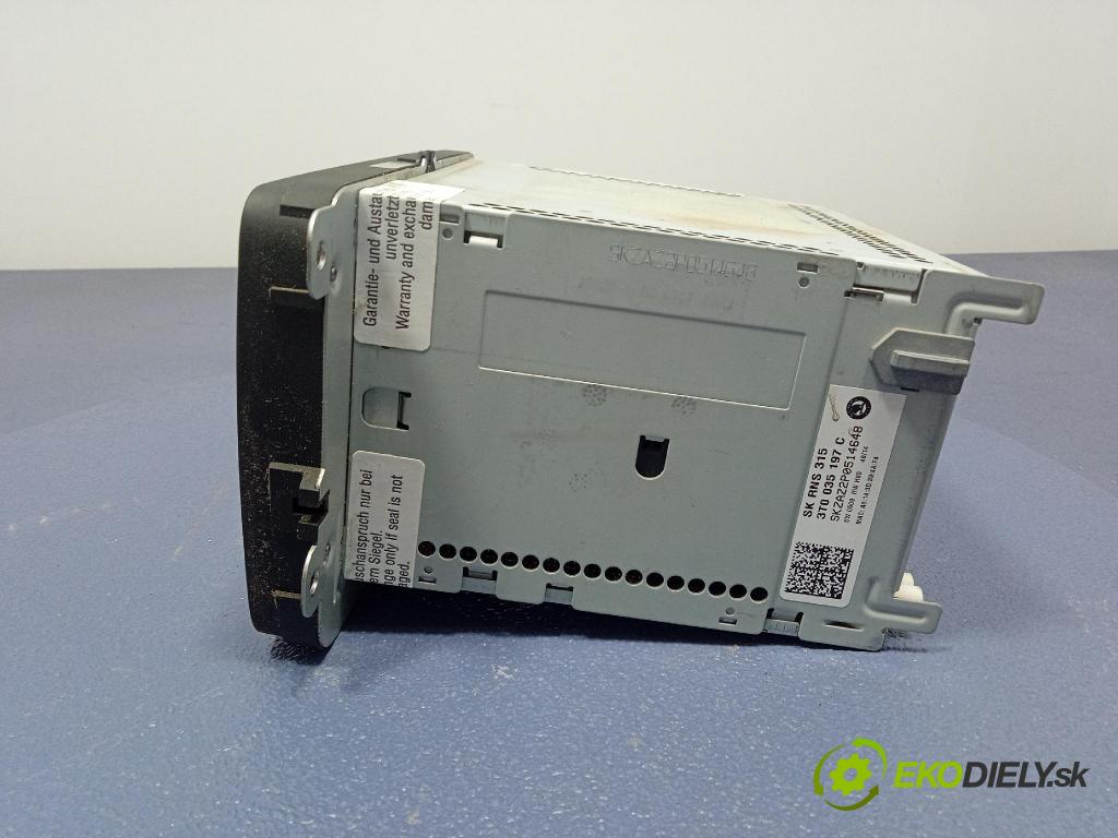 Skoda Superb 2014 Radio I Navigácia: 3T0035197C