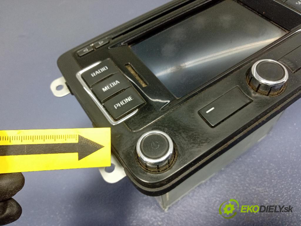 Skoda Superb 2014 Radio I Navigácia: 3T0035197C