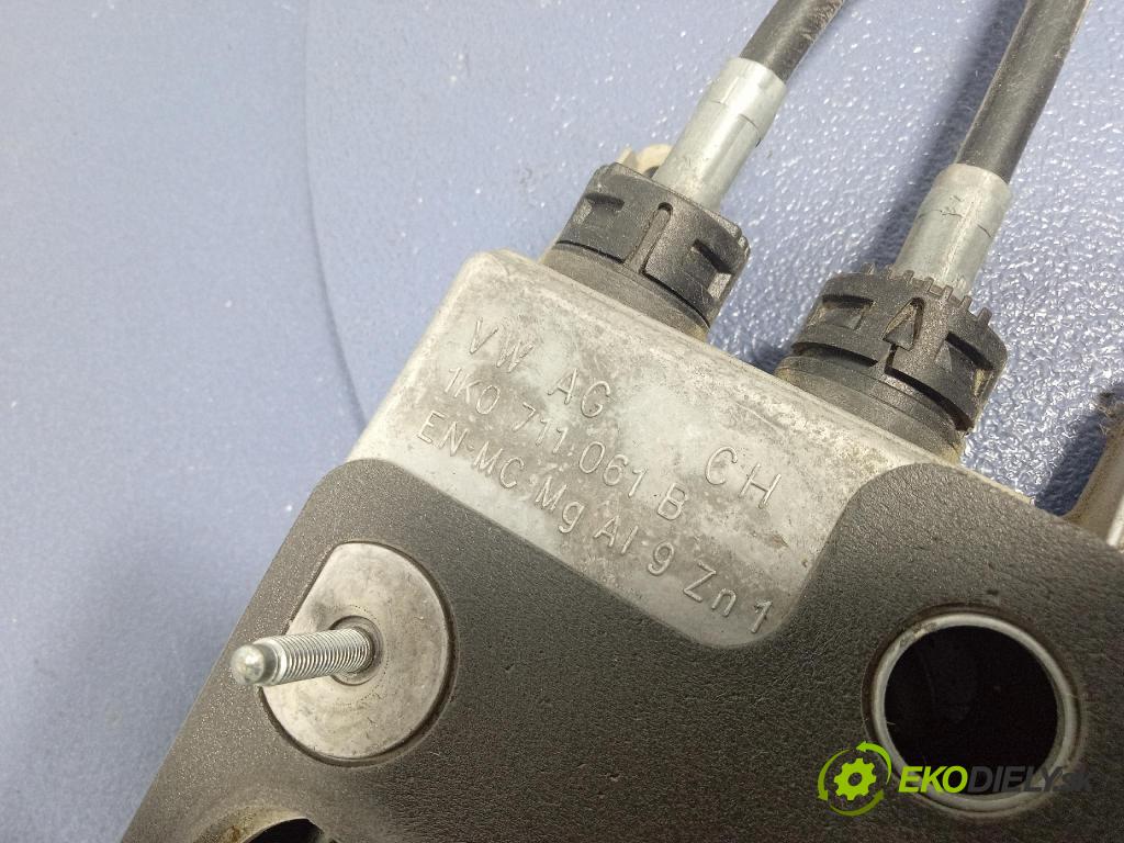 Skoda Superb 2014 Páka: Zmeny: 3T0711049D