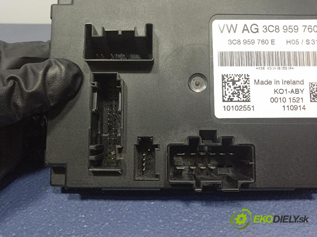 Skoda Superb 2014 riadiaca jednotka Sedadlo: 3C8959760E