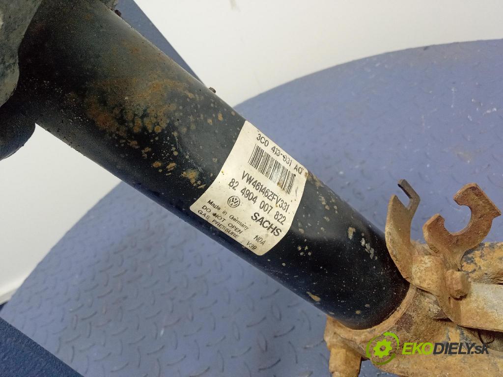 Skoda Superb 2014 McPerson: Vľavo: 3C0413031AQ