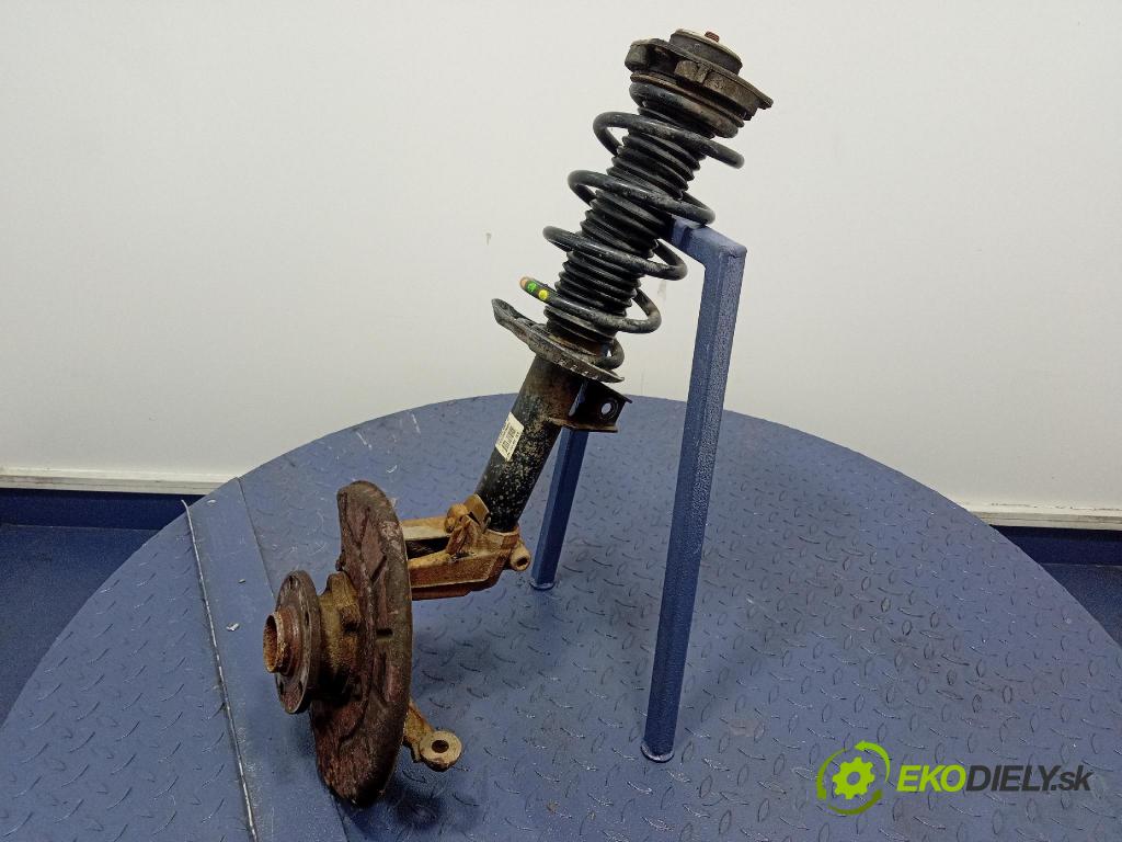 Skoda Superb 2014 McPerson: Vľavo: 3C0413031AQ