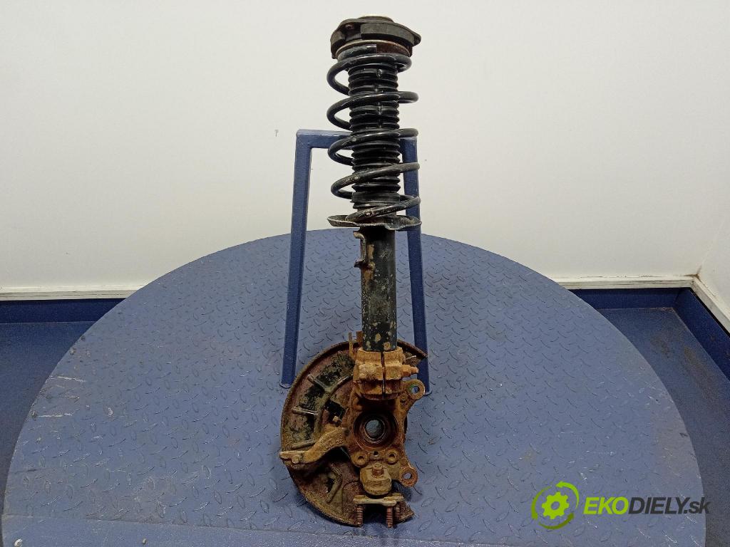 Skoda Superb 2014 McPerson: Vľavo: 3C0413031AQ