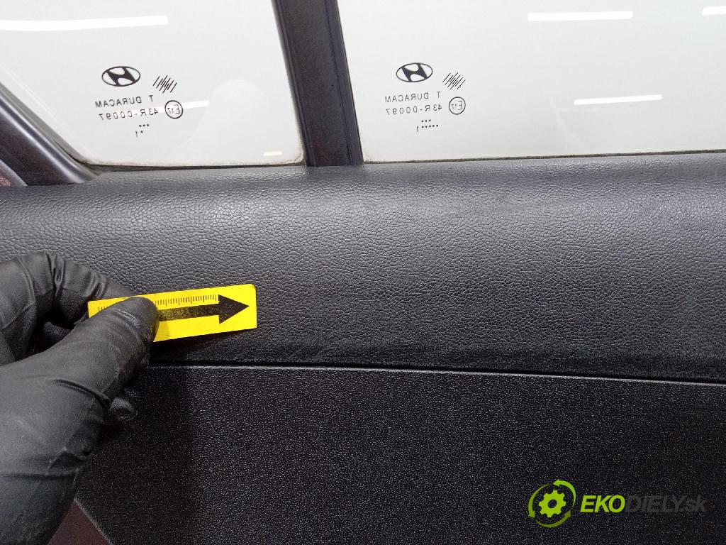 Hyundai I20 2011 dvere zad Vľavo: