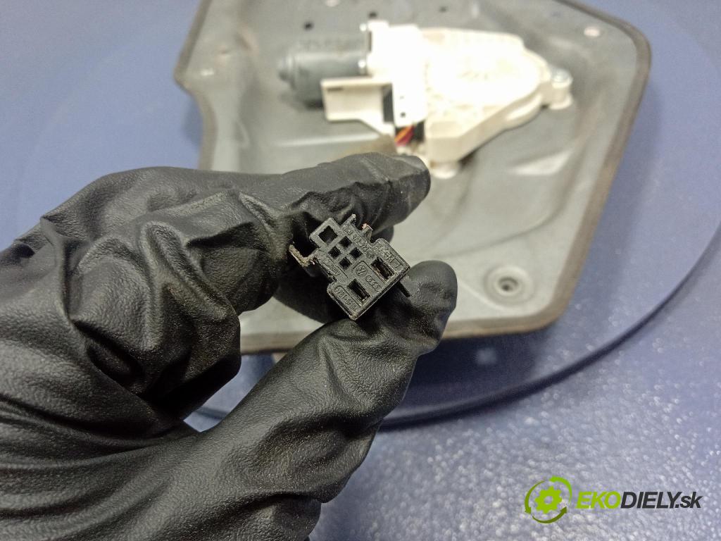 Skoda Superb 2014 mechanizmus okna Okná: zad Vľavo: