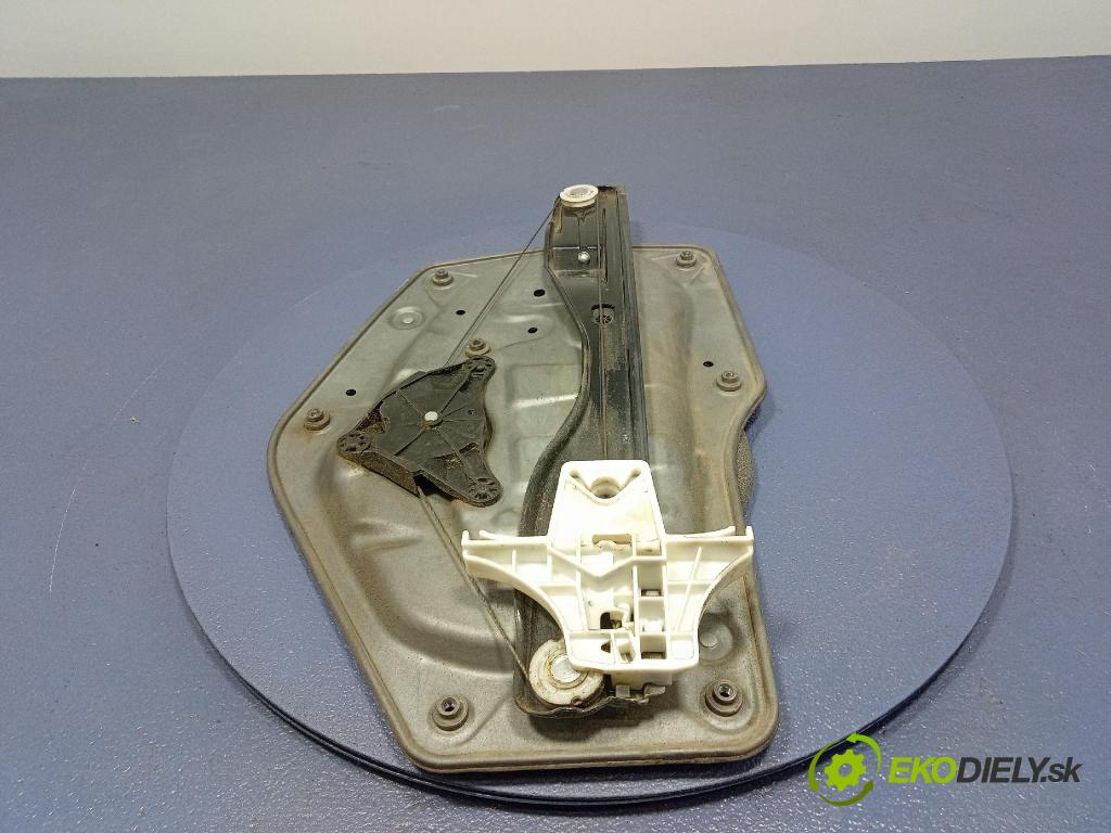 Skoda Superb 2014 mechanizmus okna Okná: zad Vľavo: