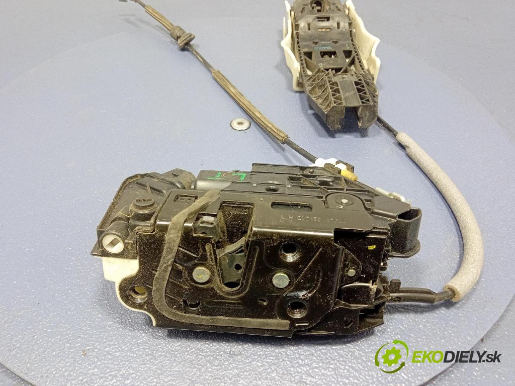 Skoda Superb 2014 zámok dvere zad Vľavo: 1S4839015B