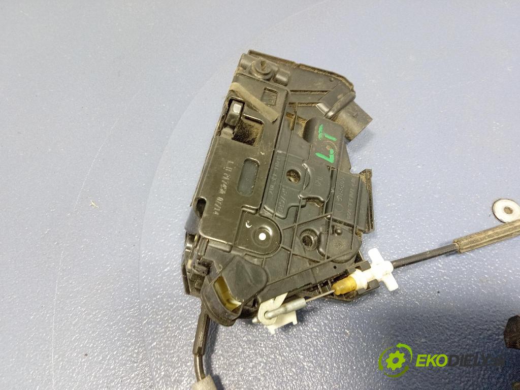 Skoda Superb 2014 zámok dvere zad Vľavo: 1S4839015B