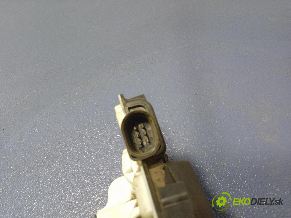 Skoda Superb 2014 zámok dvere zad v pravo: 1S4839016B