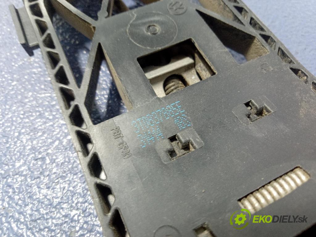 Skoda Superb 2014 zámok dvere Predné v pravo: 1S837016C