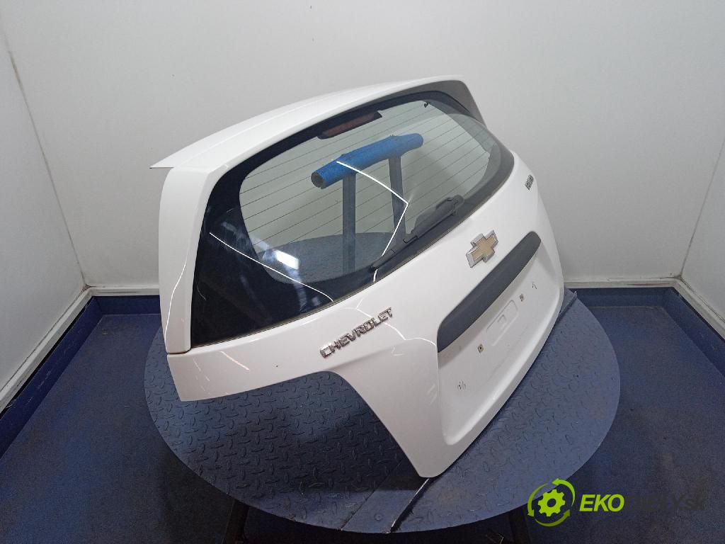 Chevrolet Aveo 2012 zadna dveře kufra: kufra: