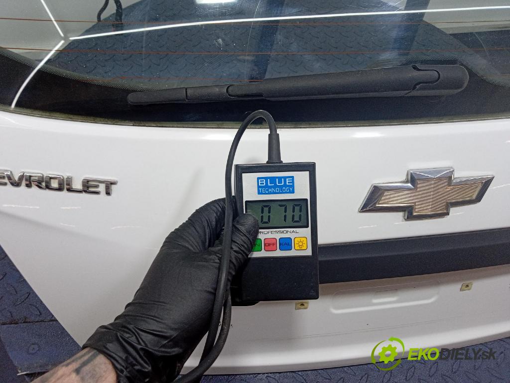 Chevrolet Aveo 2012 zadna dveře kufra: kufra: