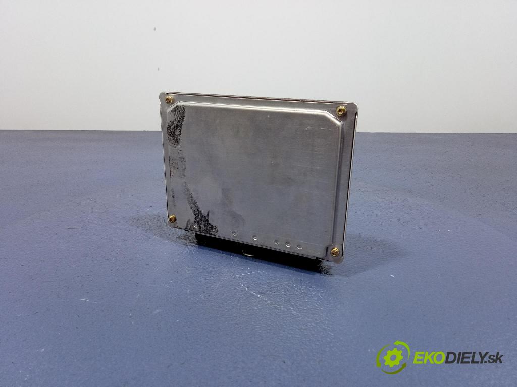 Vw Passat 1998 riadiaca jednotka Motor: 8D0907558E