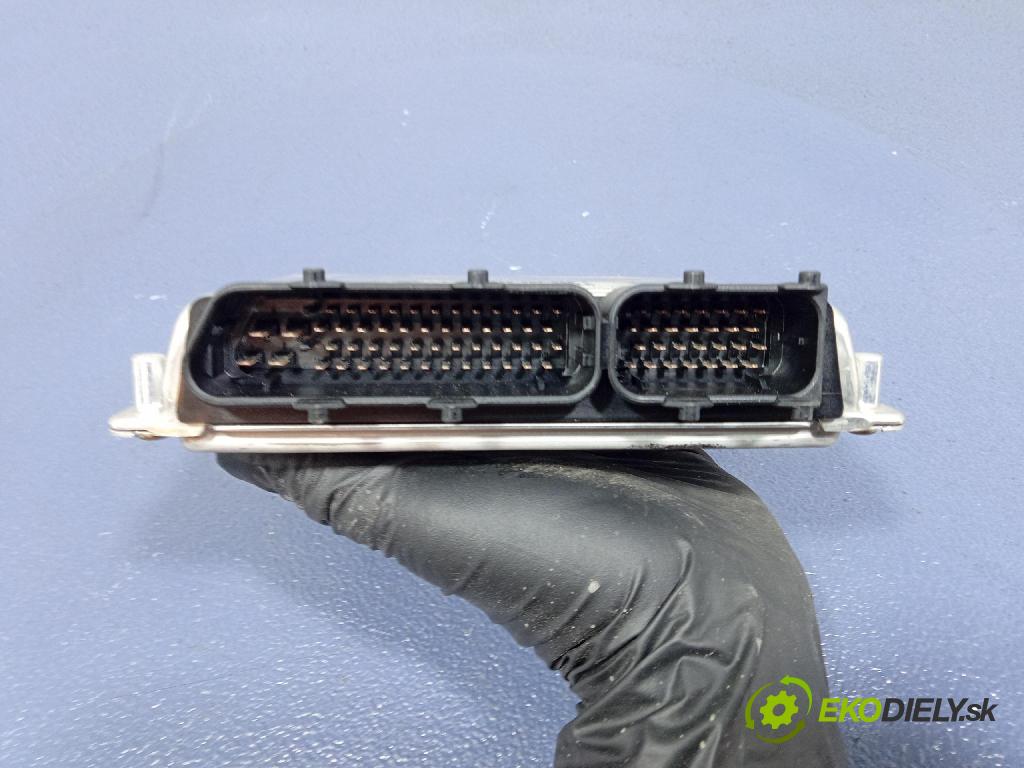 Vw Passat 1998 riadiaca jednotka Motor: 8D0907558E