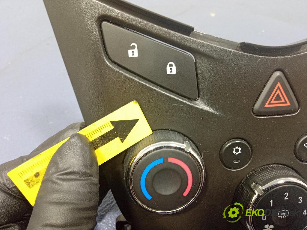 Chevrolet Aveo 2012 prepínač Klimatizácia: Prúd vzduchu: 95076683