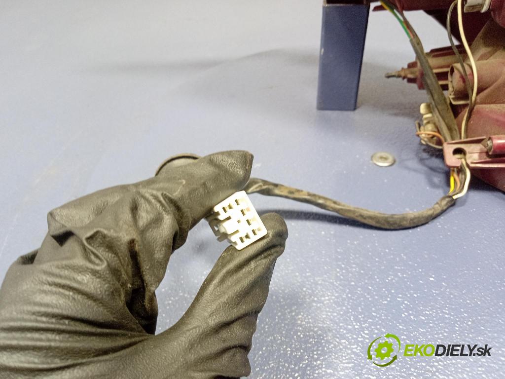 Hyundai I20 2011 svetlo / reflektor zad Prava: Vonkajsia: 92402-4P000