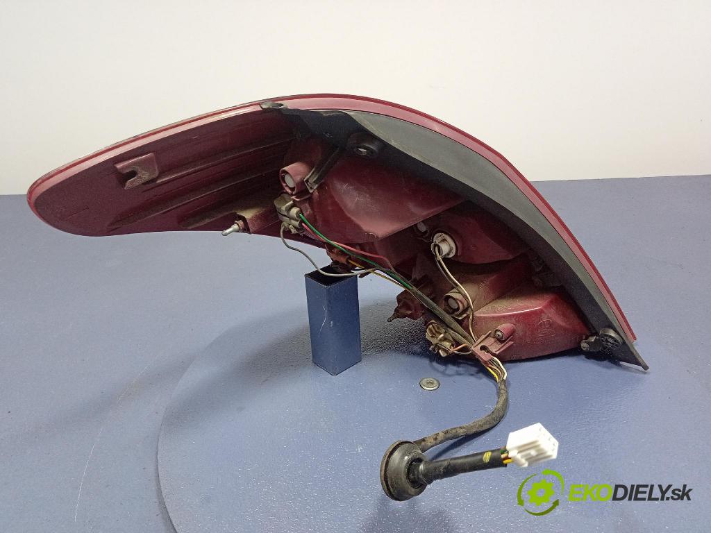 Hyundai I20 2011 svetlo / reflektor zad Prava: Vonkajsia: 92402-4P000