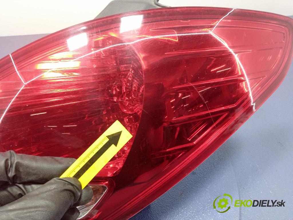 Hyundai I20 2011 svetlo / reflektor zad Prava: Vonkajsia: 92402-4P000