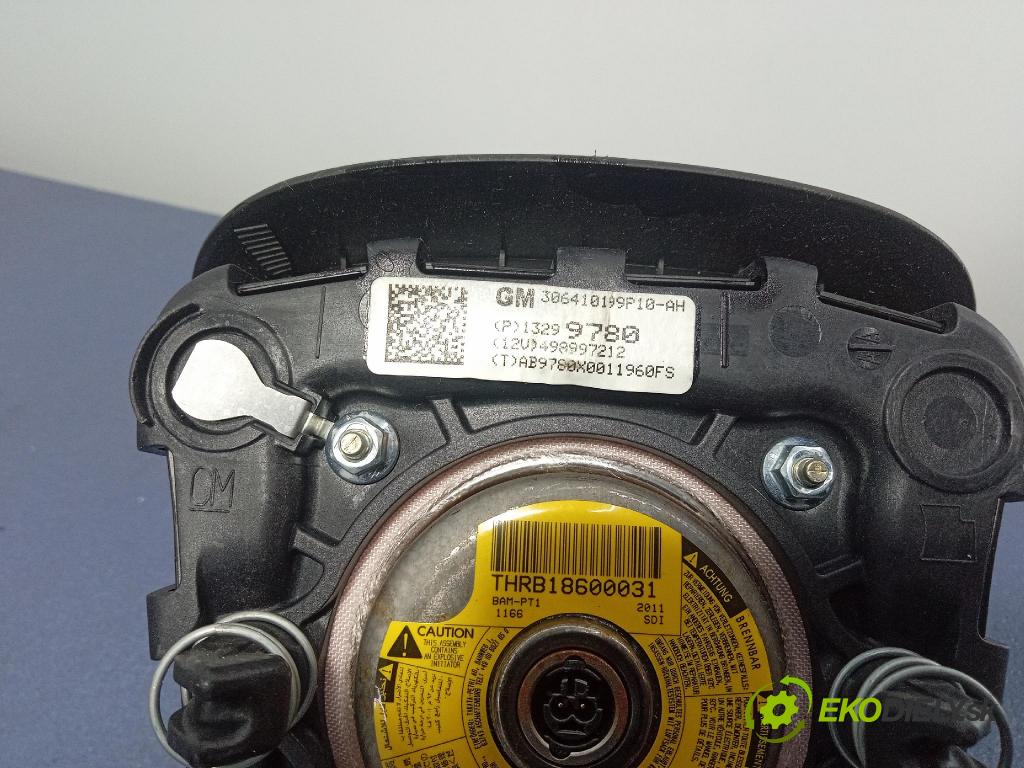 Opel Astra 2011 kokpit,pristrojová doska