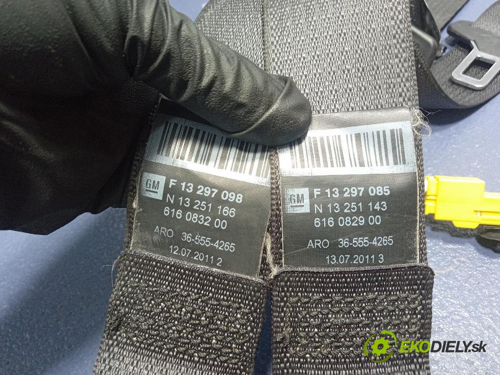 Opel Astra 2011 kokpit,pristrojová doska