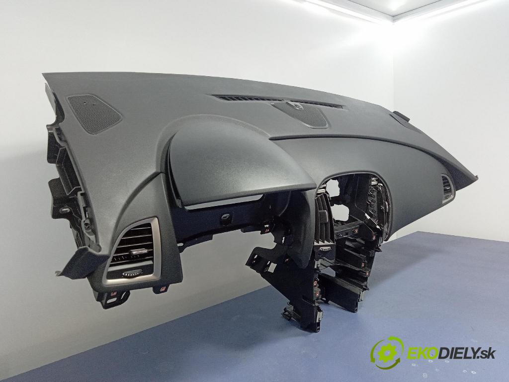 Opel Astra 2011 kokpit,pristrojová doska