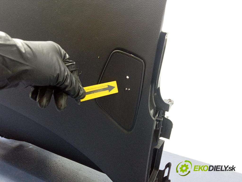 Opel Astra 2011 kokpit,pristrojová doska