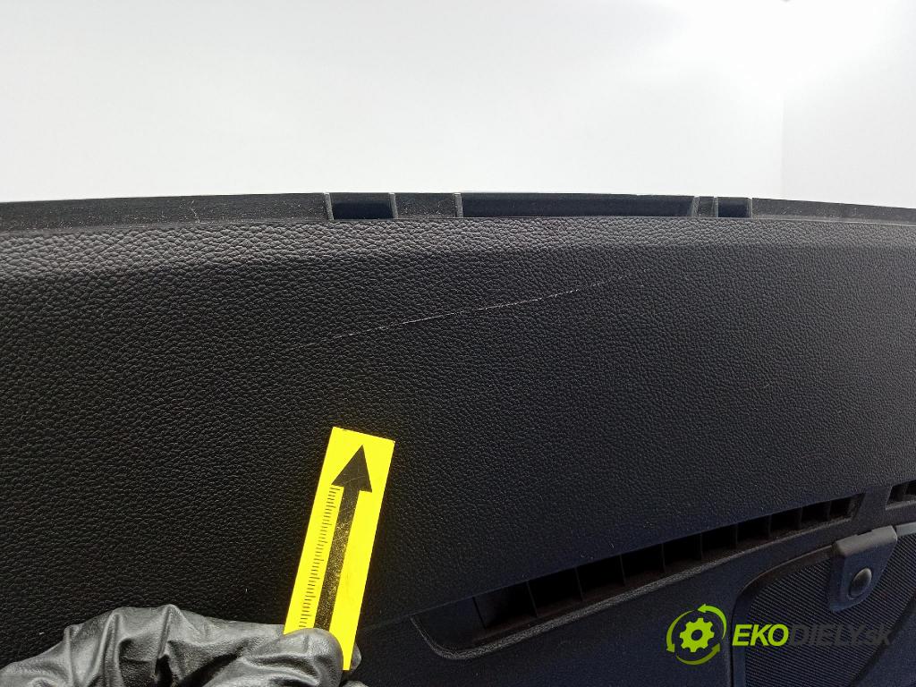 Opel Astra 2011 kokpit,pristrojová doska