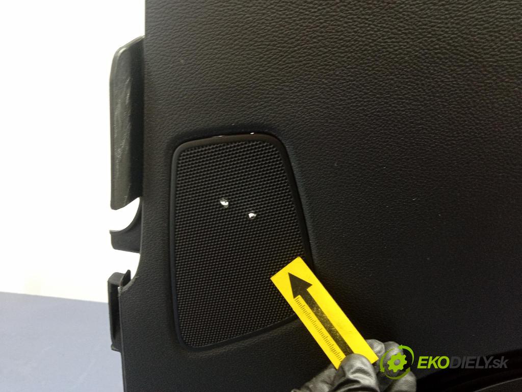 Opel Astra 2011 kokpit,pristrojová doska