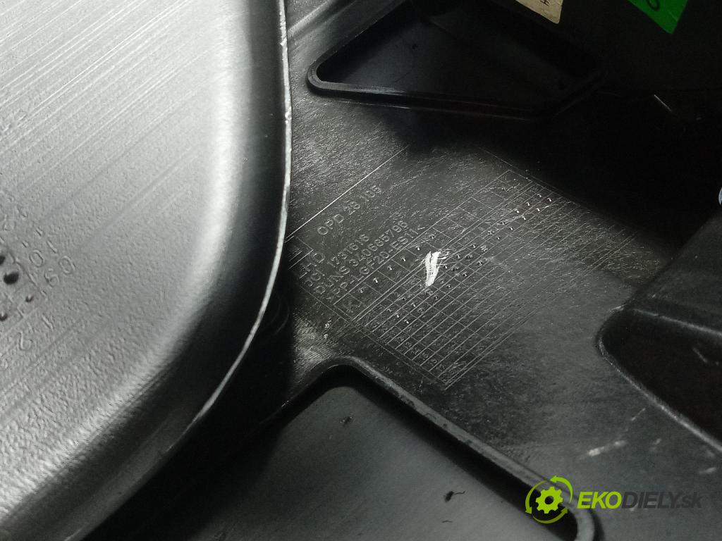 Opel Astra 2011 kokpit,pristrojová doska 