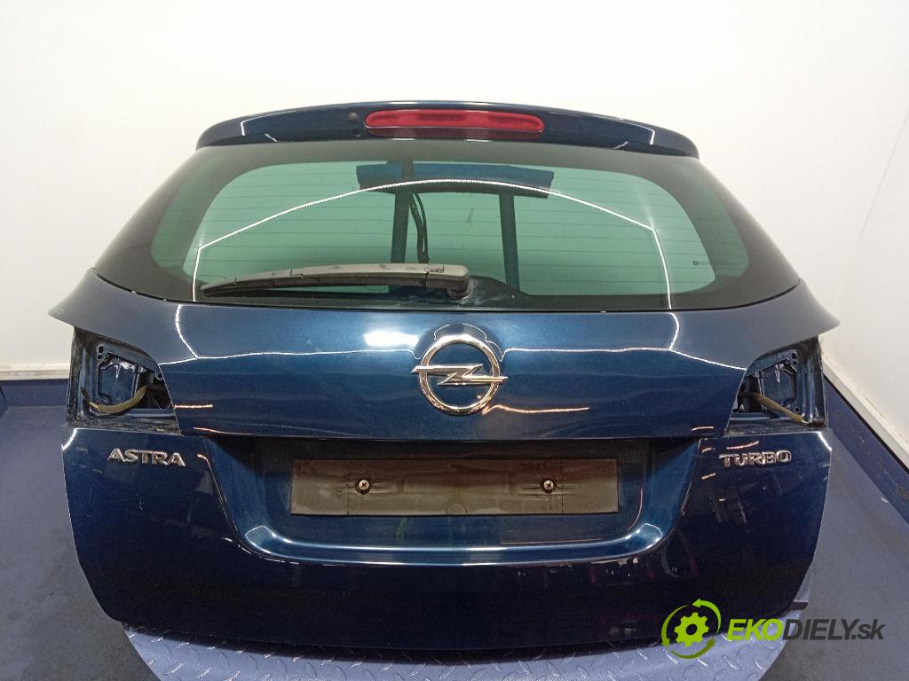 Opel Astra 2011 zadna dveře kufra: kufra: