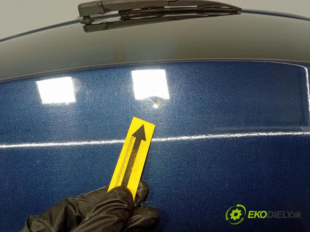Opel Astra 2011 zadna dveře kufra: kufra: