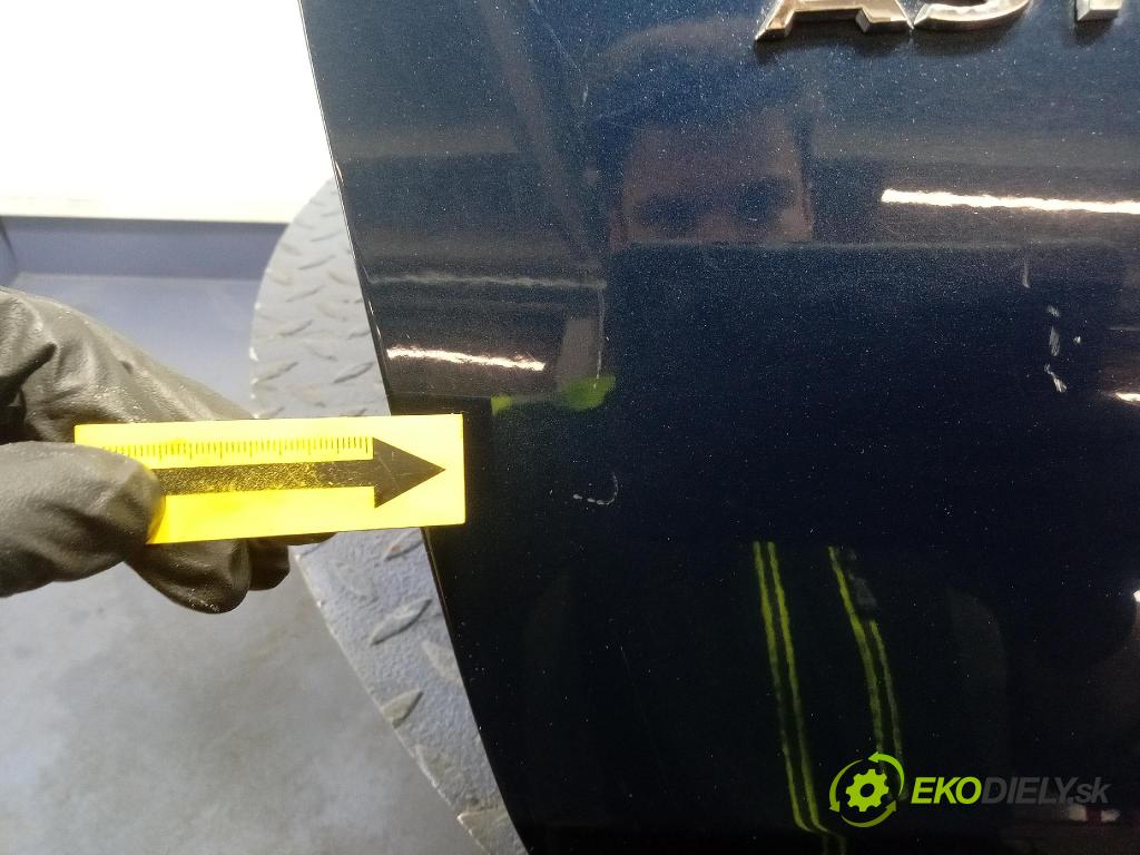 Opel Astra 2011 zadna dveře kufra: kufra: