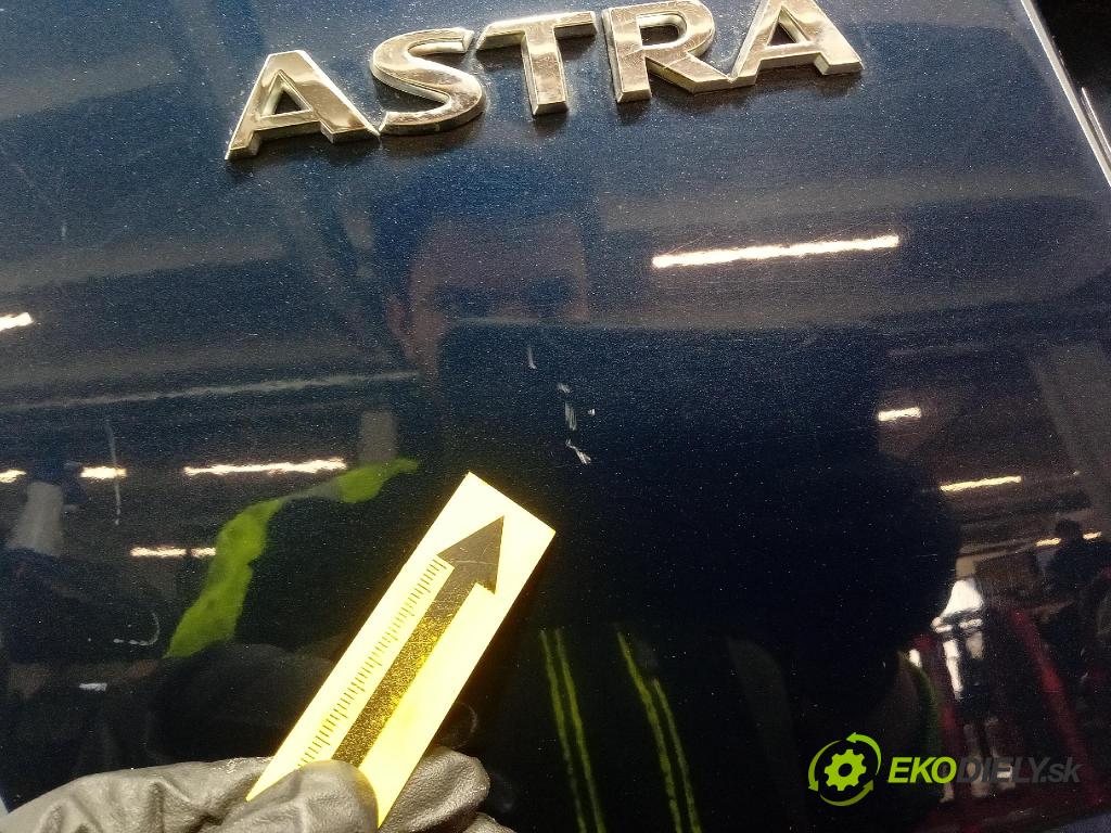 Opel Astra 2011 zadna dveře kufra: kufra: