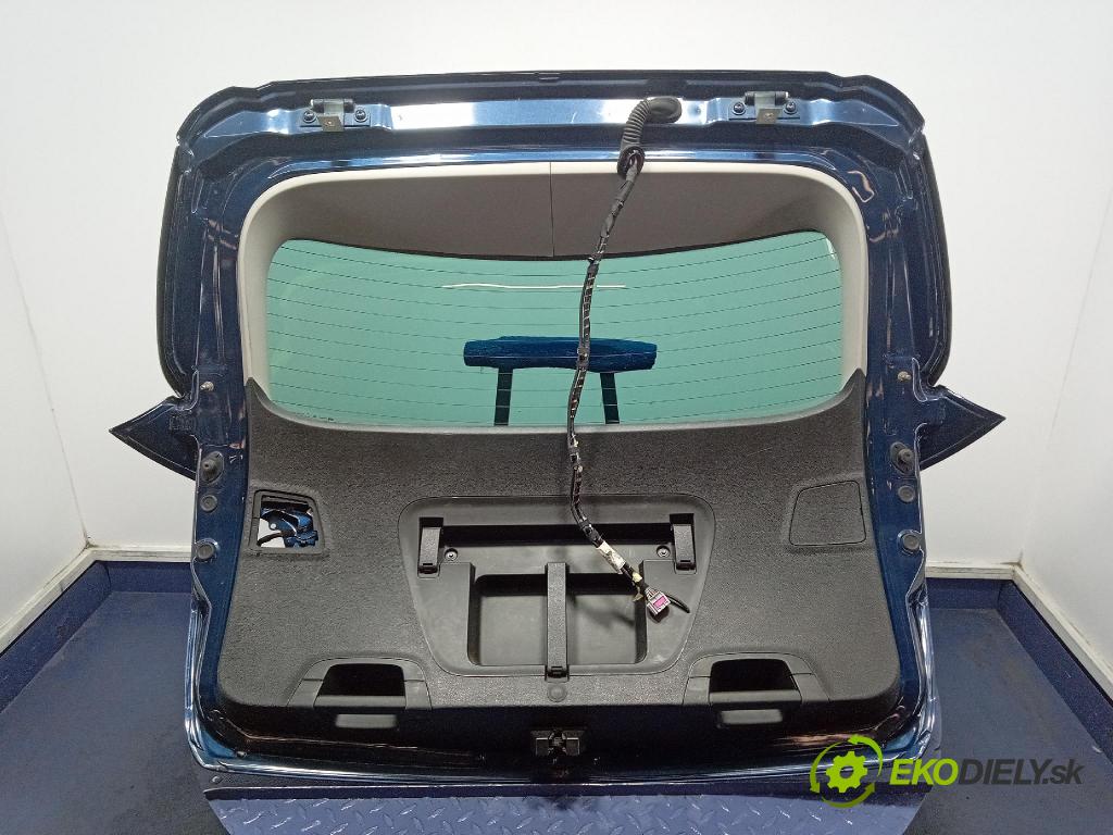 Opel Astra 2011 zadna dveře kufra: kufra: