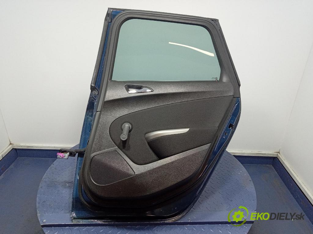 Opel Astra 2011 dvere zad pravé