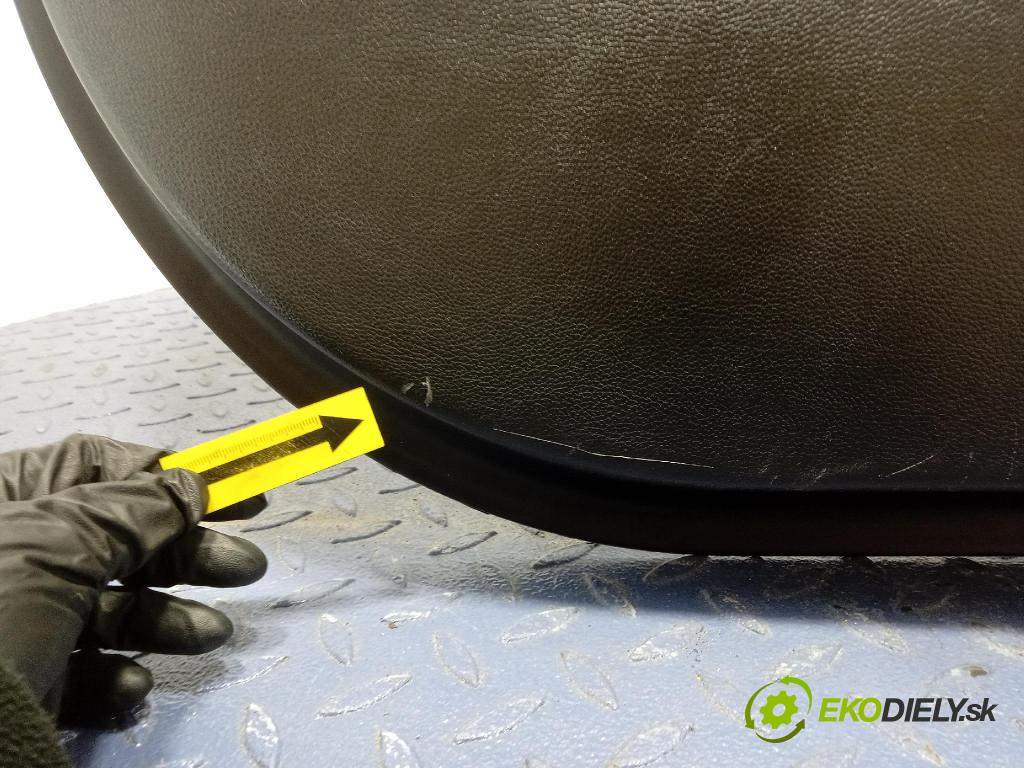 Opel Astra 2011 Tapacír: dveře před levá