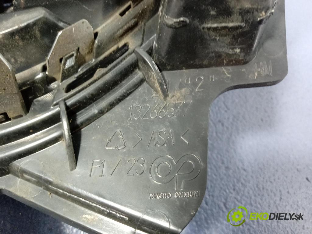 Opel Astra 2011 miežka / Gril: 13266577