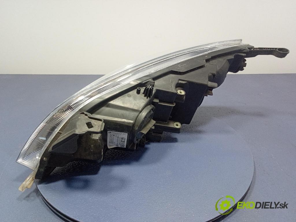 Opel Astra 2011 Reflektor: v pravo: 13253647RH